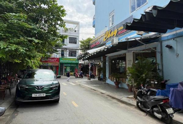 Bán Nhà mặt phố 68m²