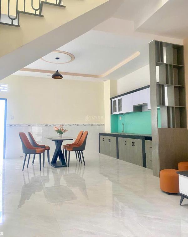 Nhà lầu 105m2 thổ cư 3 phòng ngủ, sân, đường xe hơi, tân phong, biên hòa. giá 🆘 3t