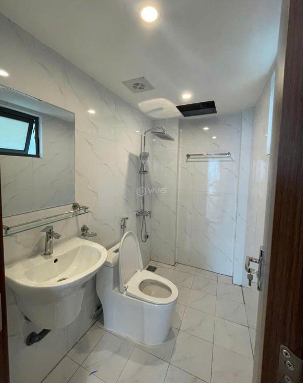 Bán gấp giá 🌊 rẻ ngõ 1 tổ 8 ngọc hồi, vĩnh khang 52m, 5 tầng, mt 3.4m, 6.7 tỷ.