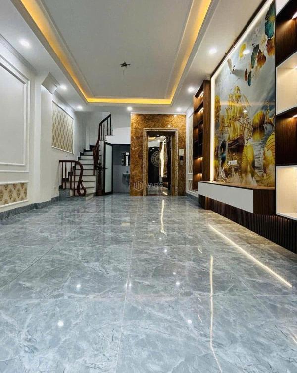 Hàng hót 5 tầng kim 🏣 hoàng, thang máy, 40m2 ngõ 3m giá nhỉnh 6 tỷ.