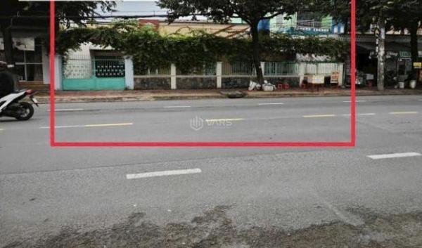 Bán 🏣 gấp nhà mặt tiền Bùi Hữu Nghĩa 460m2 giá 18tỷ