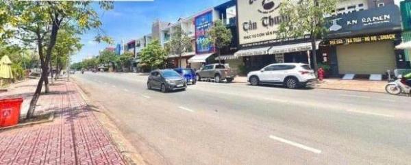 Bán Nhà mặt phố 90m²