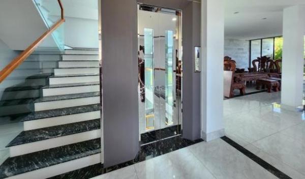 Bán Nhà mặt phố 300m²