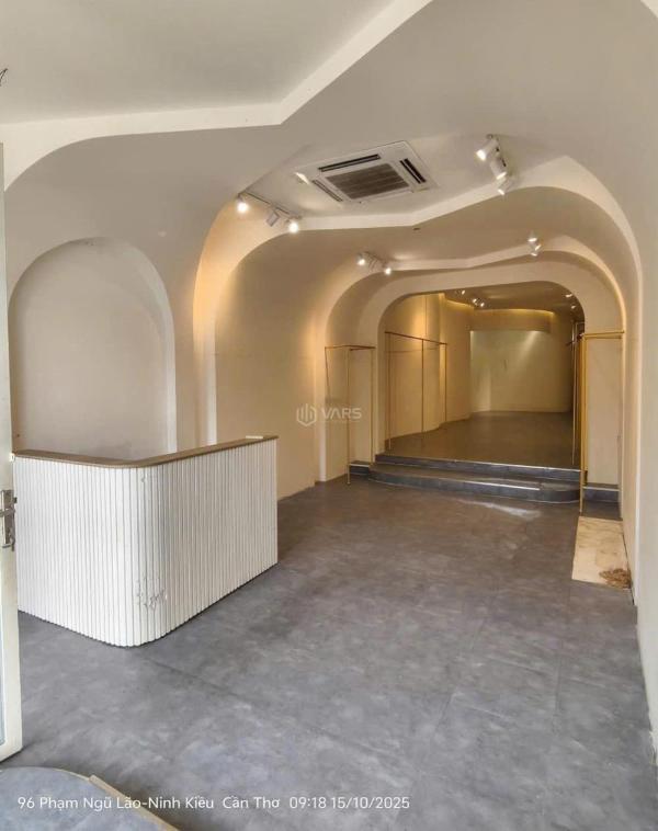 Cần cho thuê Nhà mặt phố 270m²