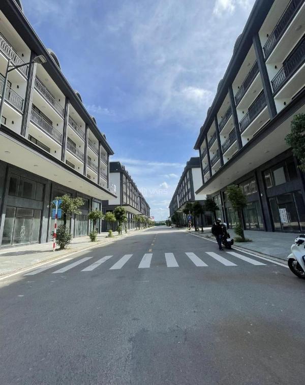 Cần cho thuê Nhà mặt phố 102m²