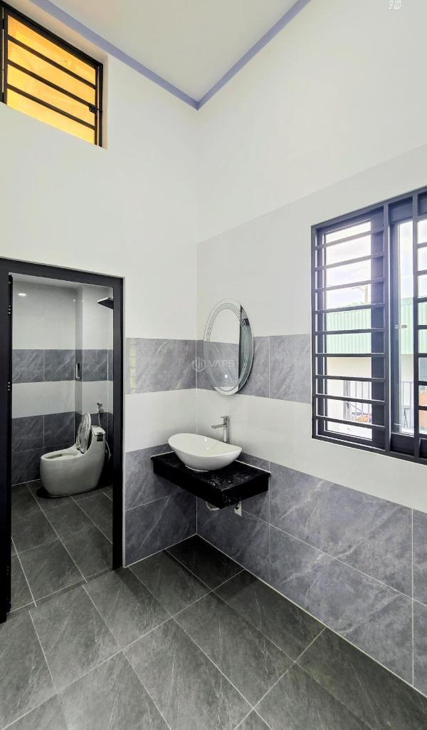 Chủ cần bán Nhà mặt phố 104m²