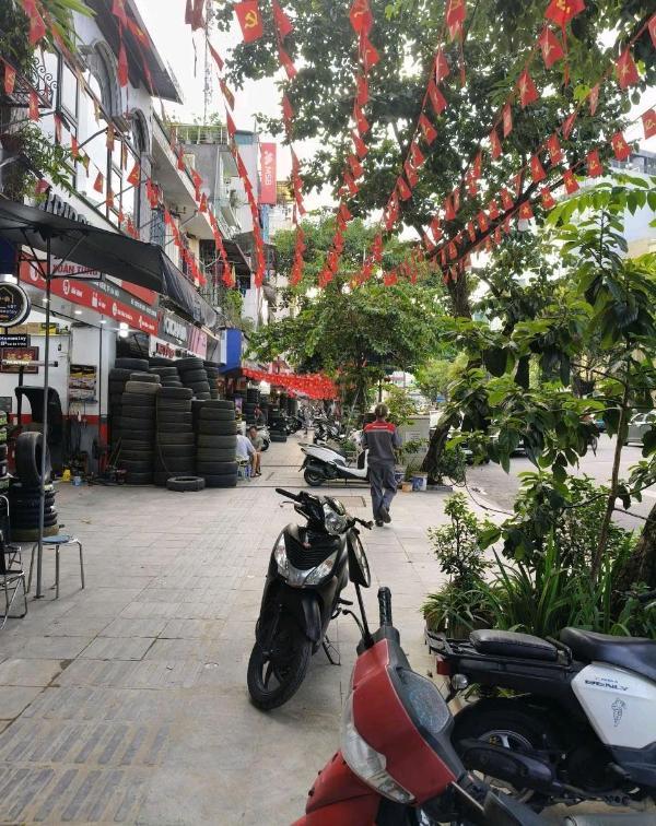 Mặt phố trần hưng đạo hoàn 🏦 kiếm hà nội 5 tầng 120 tỷ. mặt tiền rộng sổ đỏ vuông