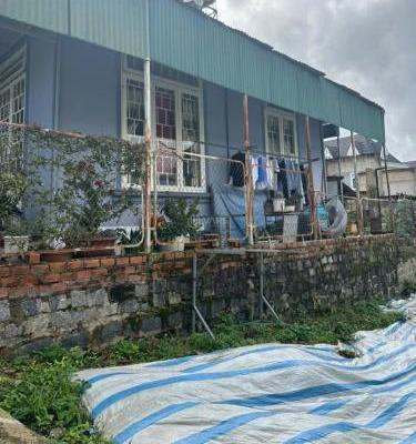 BÁN ĐẤT TẶNG NHÀ XÂY KIÊN CỐ DIỆN TÍCH 294m2 GIÁ CHỈ 3 TỶ 700TR cách chợ Ngô Quyền 🌊 1km