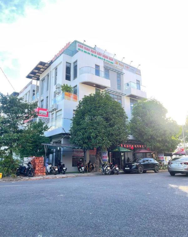 Bán Nhà mặt phố 136m²
