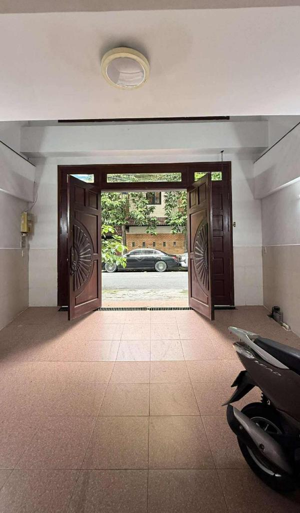 Chủ cần bán Nhà mặt phố 70m²