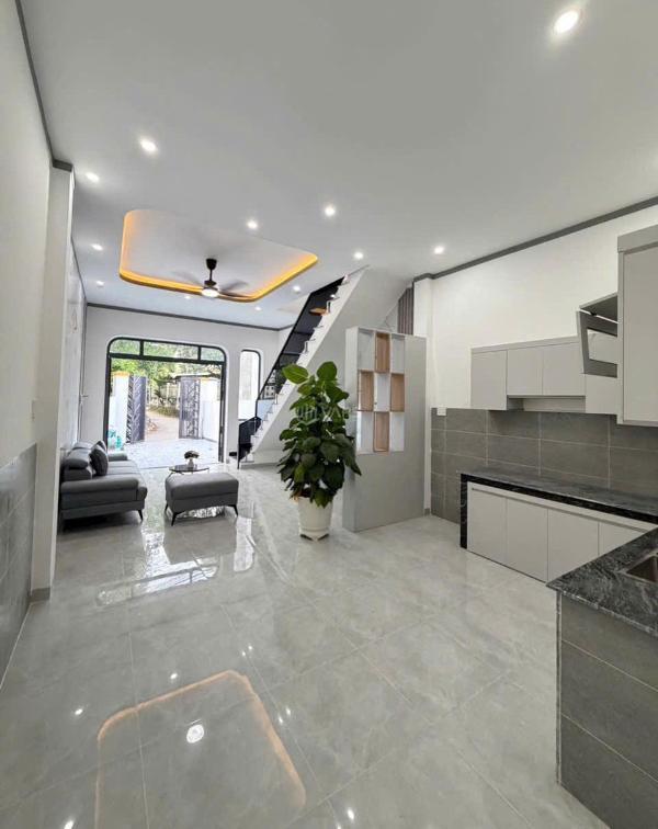 Cần bán Nhà trong hẻm 102m²