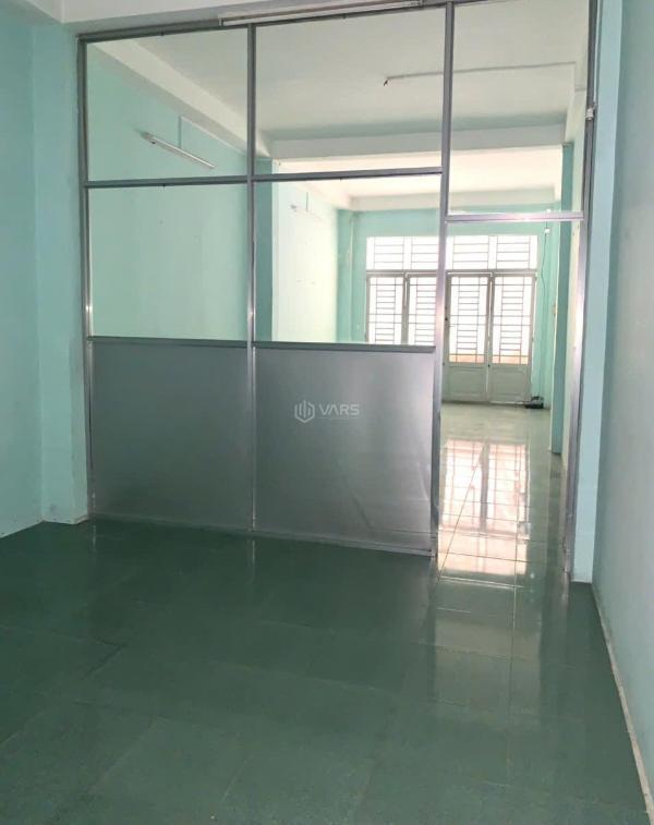 Cho thuê nhà mặt tiền đường 🏣 võ văn tần gần ngân hàng mb bank