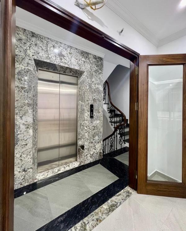 Bán nhà 5 tầng thang máy lê 🌊 quang đạo, lô góc, ngõ thông, full nội thất xịn, 45m