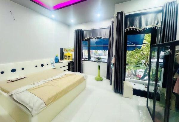 Nhà 3 tầng đường 👍 7m5 lề 4m ngay trung tâm