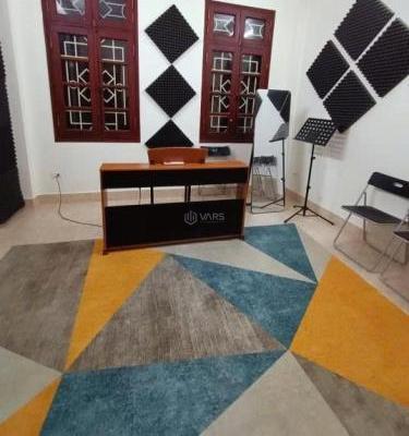 Cho thuê nhà ô tô, 🏢 vp, Cảm Hội-Hai Bà Trưng, 65m2, 5 tầng, 7 ngủ, 22 triệu.