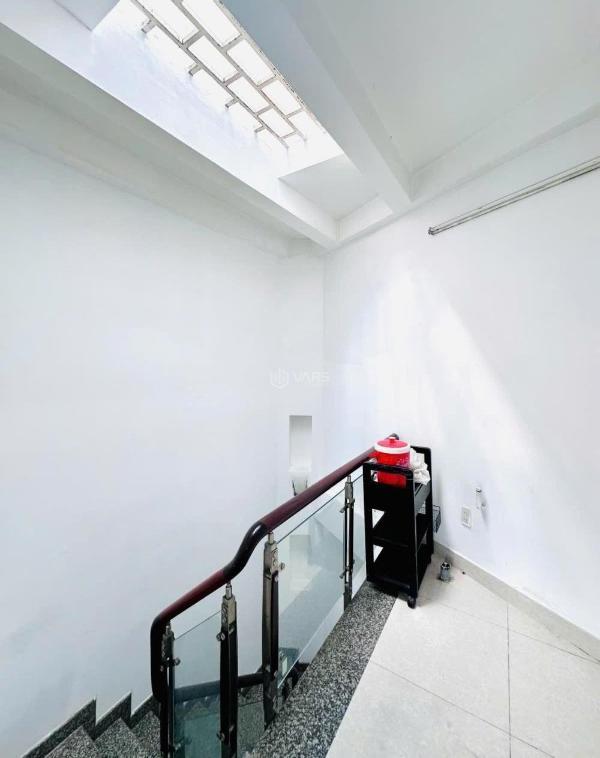 Xe hơi tránh 🏢 - gần emart - 4 tầng btct - khu đồng bộ - shr - 5.95 tỷ