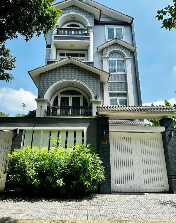 Quá rẻ. mặt tiền ngay 120 nguyễn văn hưởng, 🏣 thảo điền, q2. 8x30m - xd hầm 5 tầng