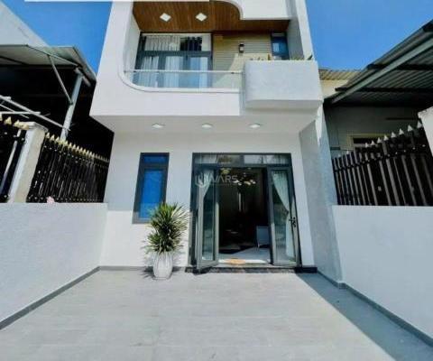 Dọn về quê ở, cần bán gấp căn 🏣 nhà lầu Trung tâm Thạnh Phú