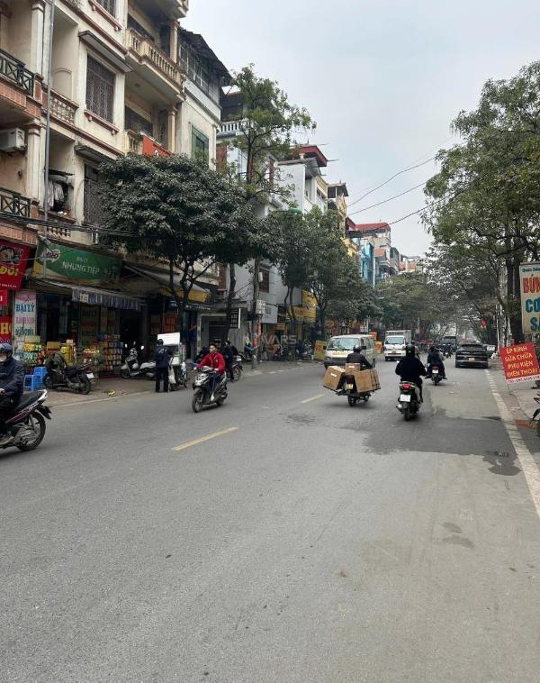 Chủ cần bán Nhà mặt phố 70m²