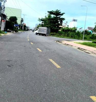 Nhà 2 tầng gồm 3 căn liền kề. Đường Phạm Hùng, ngay 🏤 sát KCN Trung An.