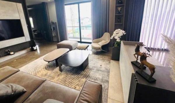 Bán Nhà mặt phố 83m²