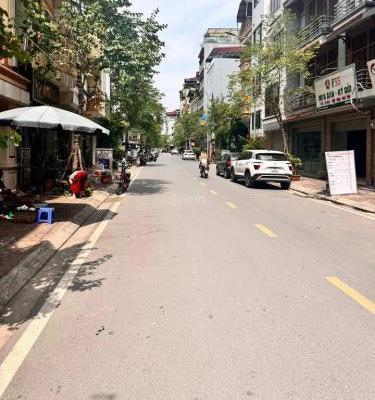 Nhà 🏣 nguyên căn hẻm Xh thông 3PN 2WC, tầng trệt trống suốt phù hợp ở+buôn bán 12tr