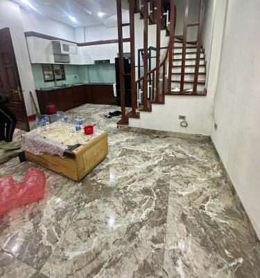 Bán Nhà 🏚️ Ngọc Lâm, Long Biên 33m2, 5T, chỉ 7,75 tỷ (Lô góc, ô tô đỗ cửa)