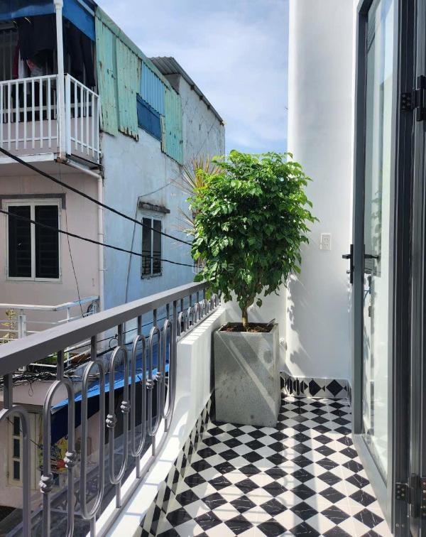 Chủ cần bán Nhà mặt phố 180m²