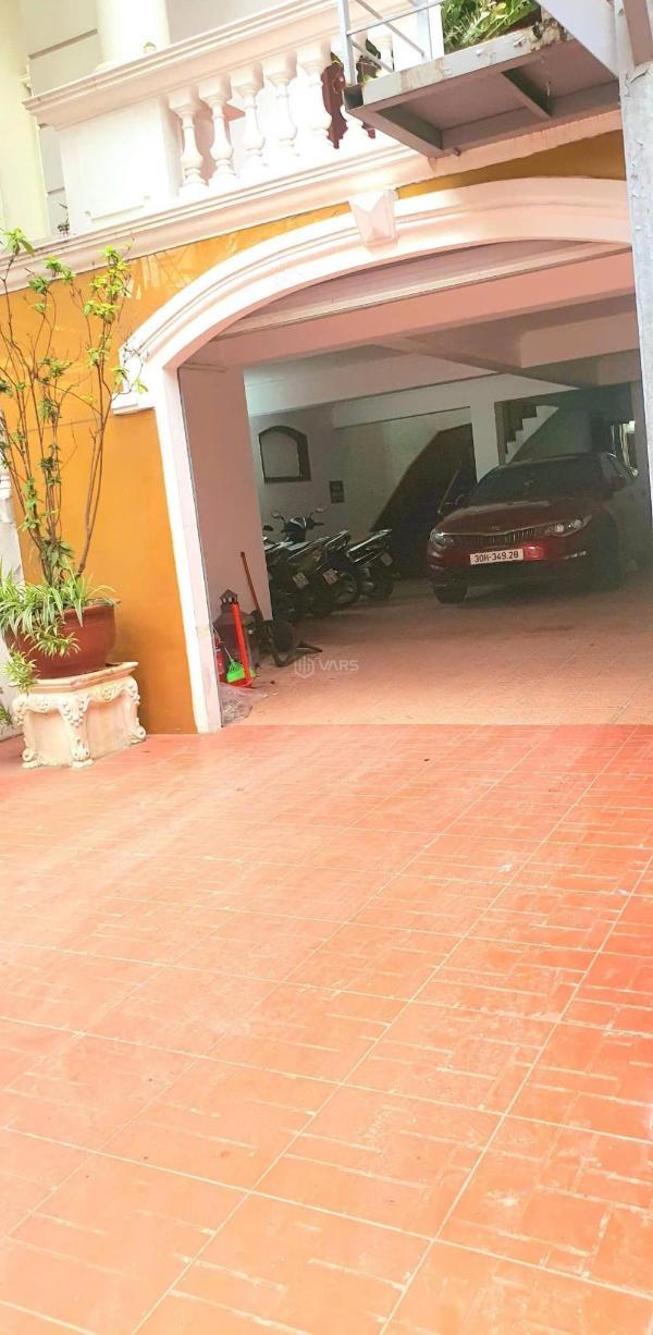 Chủ cần bán Nhà trong hẻm 215m²