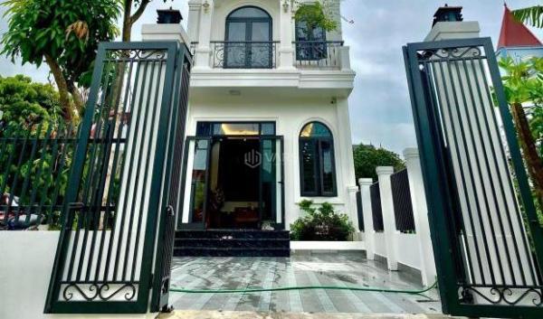 Bán Nhà mặt phố 102m²