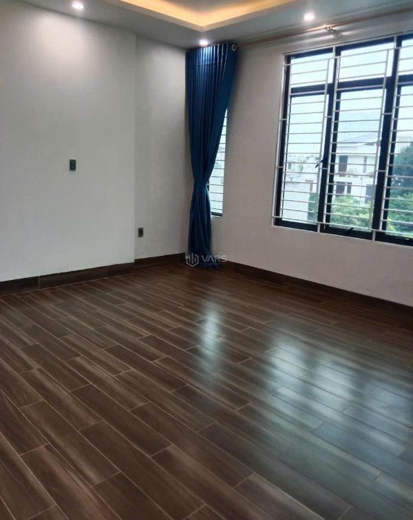 Nhà mặt 🏢 phố 87m² trung tâm thành phố