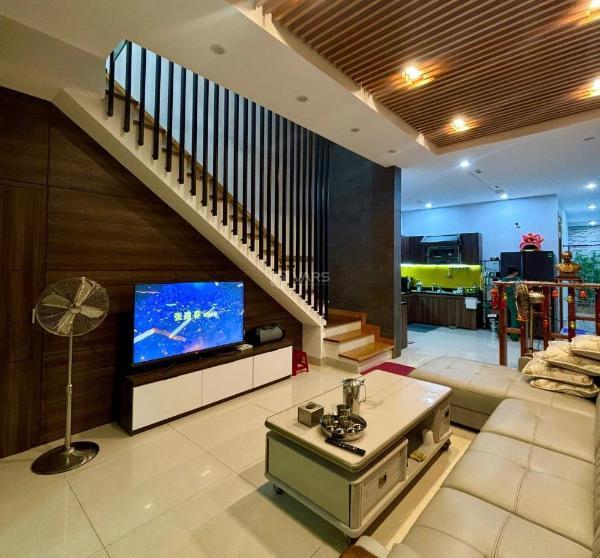 Chủ cần bán Nhà mặt phố 100m²