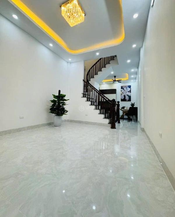 Bán nhà plqđ 🏘️ dt: 59m x 5t mt: 4,2m phố tô vĩnh diện giá :15,5 tỷ