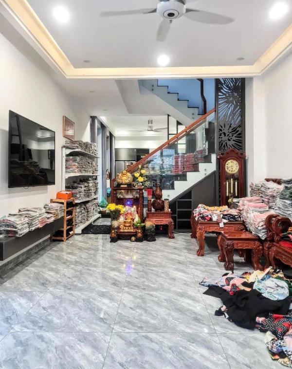 Bán Nhà mặt phố 68m²