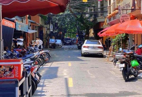 Bán Nhà mặt phố 235m²