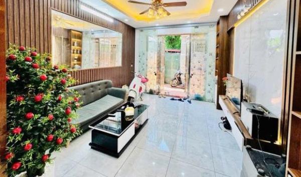 🔥 NHÀ ĐẸP - HOÀNG MAI - GẦN PHỐ FULL NỘI THẤT DT 35M - 🌊 5 TẦNG - CHÀO 5,75 TỶ - SỔ NỞ HẬU