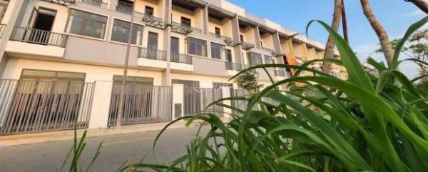 Bán Nhà mặt phố 99m²