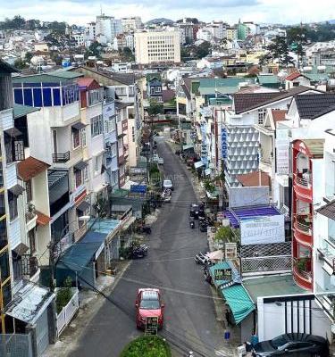 Bán khách sạn 6 tầng mặt tiền KQH Hoàng Văn Thụ, P5, Đà Lạt – 14 phòng, 🏬 sổ riêng, giá 12TY