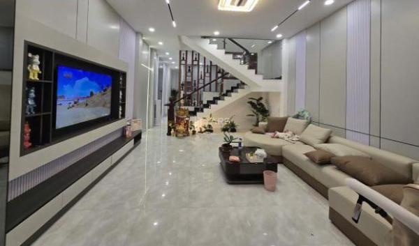 Nhà đẹp 2 lầu mặt tiền 🏣 Nguyến Khuyến - 8.9 tỷ