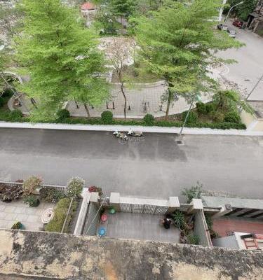 Bán nhà Lâm Hạ, Long Biên, 115 mét, 4 tầng, MT 7 mét, đường 3 ô tô 👍 tránh, view vườn hoa,