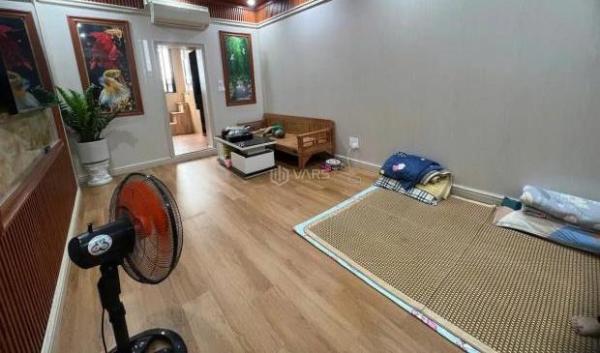 Bán nhà tập thể phố Nguyên Hồng 75m2 chỉ 3.4 tỷ có 2 ngủ, 🏣 2WC, 2 thoáng gần Hồ Thành Công