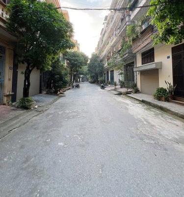 Phân 🏦 Lô Đại Kim, Vỉa hè, Ô tô tránh, 2 thoáng, dt 51m2, 4 tầng, mặt tiền 4.2m, Giá 18.3 tỷ