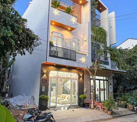 Nhà liền kề đẹp 1 trệt 2 lầu ở Thủ Dầu Một – gần trung tâm, tiện 🏘️ ích đầy đủ