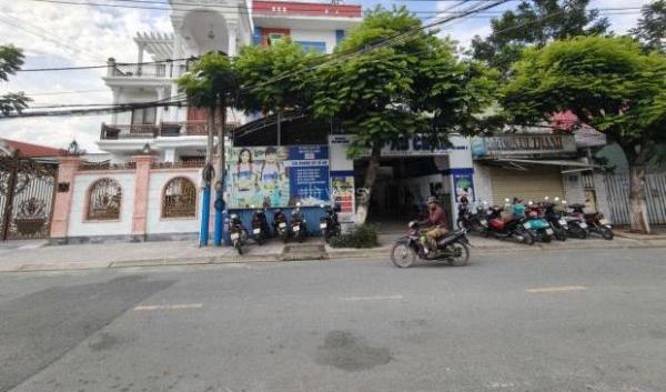 Chính Chủ 🔥 Bán Tòa Nhà Mặt Tiền Trường Học Dĩ An 1 Trệt 4 Lầu 10x40,4