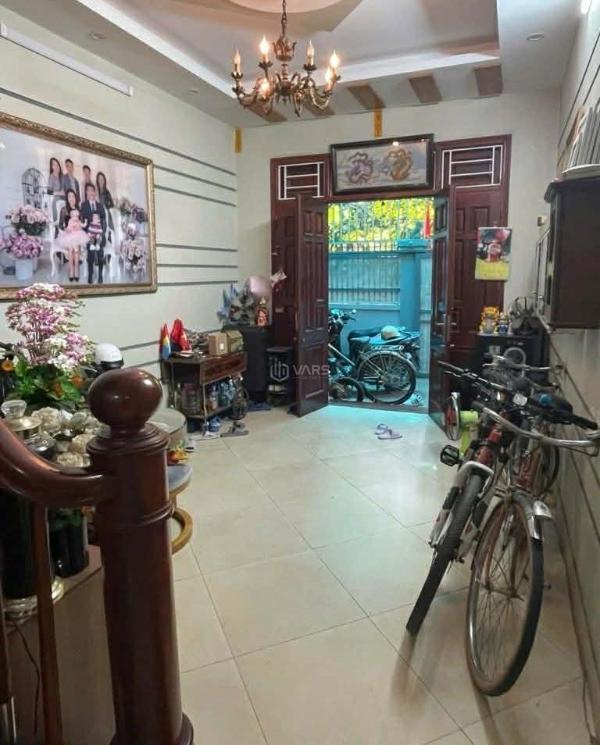 Phố nguyễn khoái, dt 82m2, phân lô, 2 bước oto, kinh doanh, giá 🏣 nhỉnh 11 tỷ.