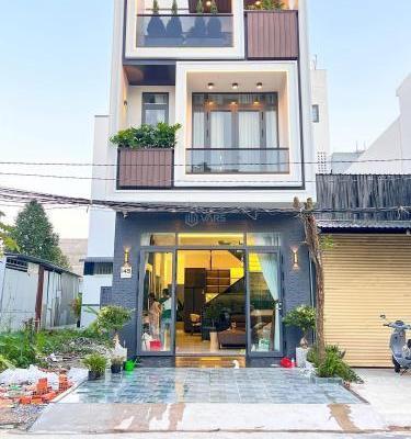 NHÀ 2 LẦU - MỚI HOÀN 🏡 THIỆN - TẶNG FULL NỘI THẤT CAO CẤP. Mặt Tiền, sổ hoàn công đầy đủ