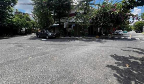 Bán Nhà mặt phố 157m²