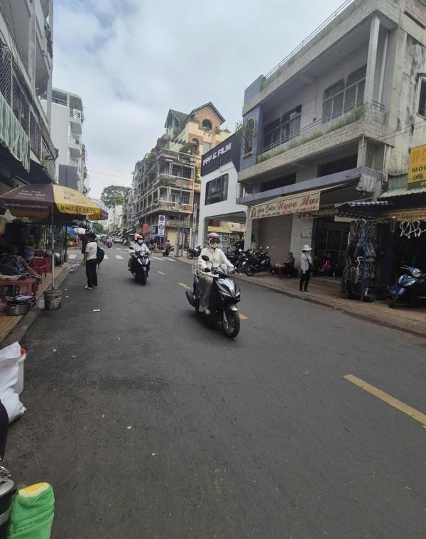 Bán Nhà mặt phố 110m²