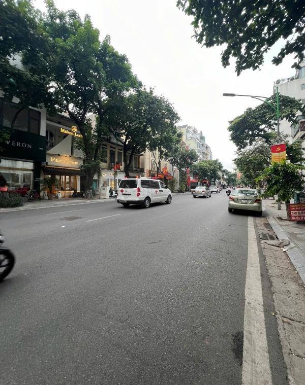 Siêu phẩm ☘ mặt phố huế 240m² mt 9,6m vị trí kim cương giữa lòng hai bà trưng