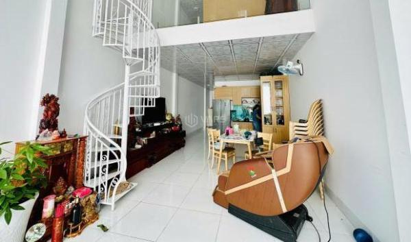 Nhà gác lửng nhỏ xinh hẻm Ama Khê có 3 🏢 phòng ngủ - 2.550 tỷ